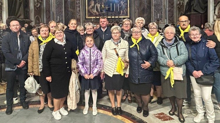 Pielgrzymi z parafii NMP w Poniatowicach, diecezja wrocławska