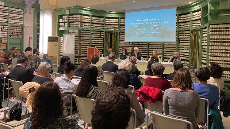 Un momento dell'incontro moderato da Paolo Ciani