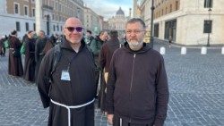 Părintele Leon Budău și fratele Irinel Lenghen, capucini, în pelerinaj la Roma.