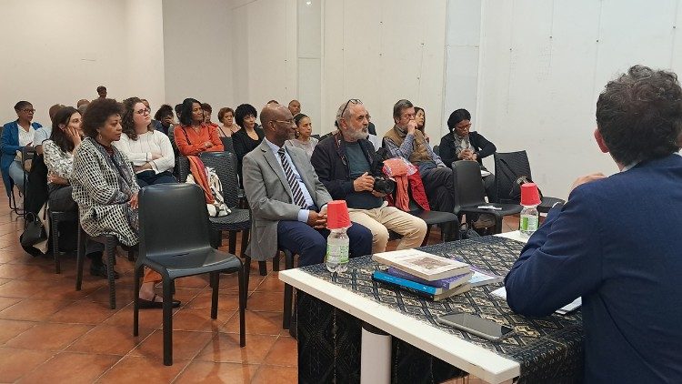 Partipantes no encontro na comunidade caboverdiana em Roma a 2/11/25