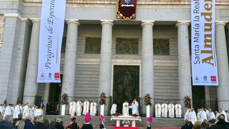 Santa Misa presida por el cardenal José Cobo Cano, Arzobispo de Madrid.