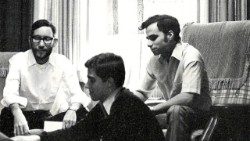 Un giovane Robert Francis Prevost durante gli anni del liceo