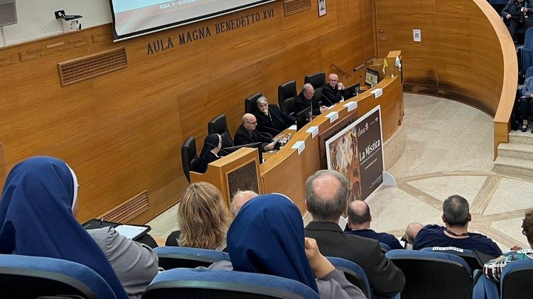  El panel de ponentes de la primera tarde de trabajo en Urbaniana.