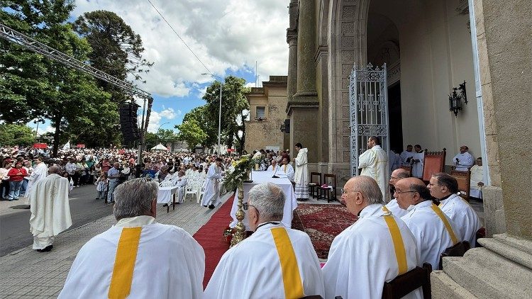 Santa misa en la explanada del Santuario de la Virgen de los Treinta y Tres en Florida, domingo 9 de noviembre de 2025