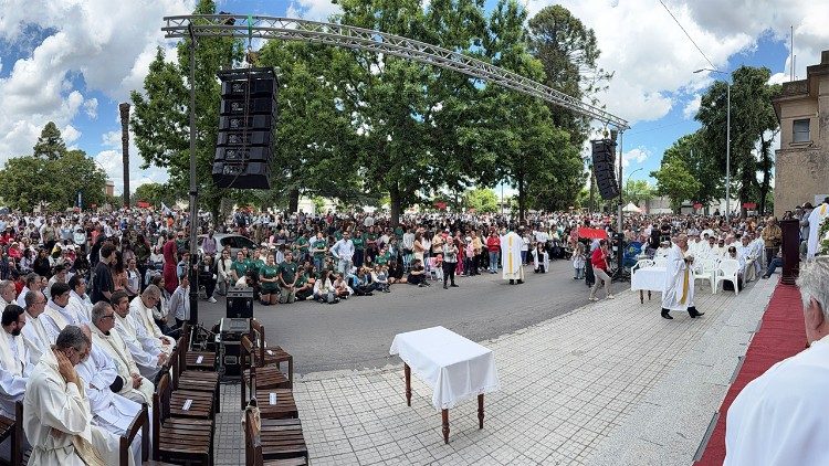 Santa misa en la explanada del Santuario de la Virgen de los Treinta y Tres en Florida, domingo 9 de noviembre de 2025.