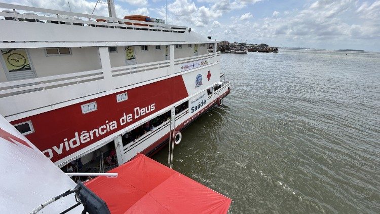 Карабель-шпіталь у Амазоніі