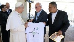 El encuentro de padre Renato Chiera con el papa León XIV al término de la audiencia general