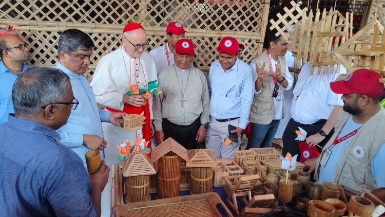 Le Cardinal Czerny au Bangladesh.