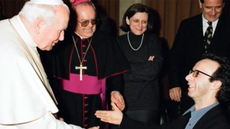 Juan Pablo II y Roberto Benigni.