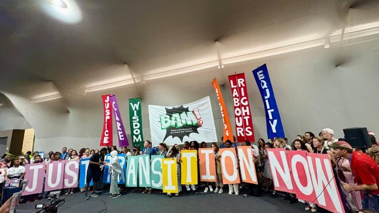 Activistas por una transición justa en la COP30 en Belém, Brasil.