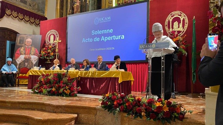 Dottorato honoris causa a padre Pezzi: