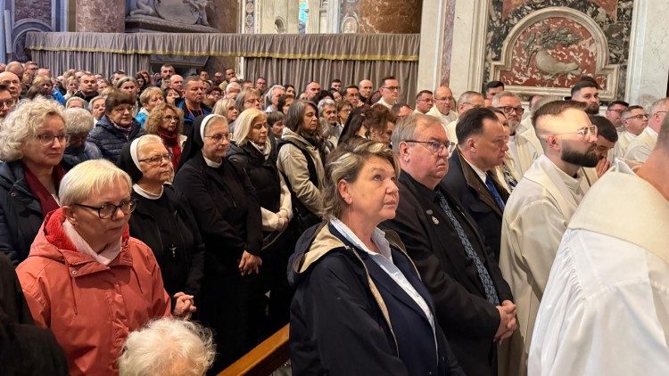 We Mszy św. uczestniczyły rzesze Polaków