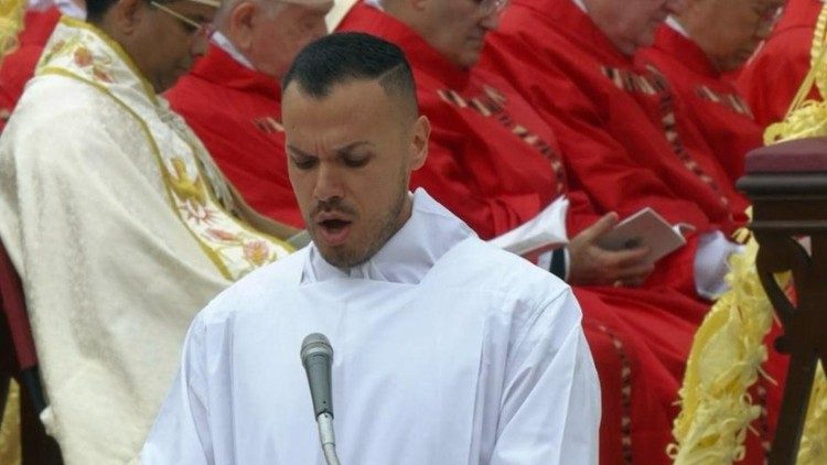 Alessio D’Aniello durante uma celebração Pontifícia na Praça São Pedro