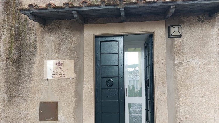 Ingreso del nuevo ambulatorio para los pobres de Roma.