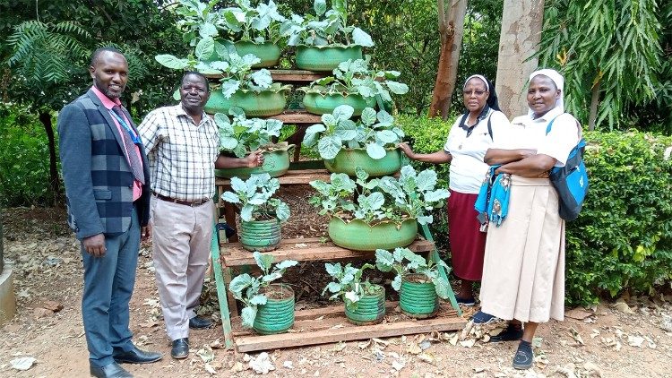हाइड्रोफोनिक खेती के कई नमूनों में से एक