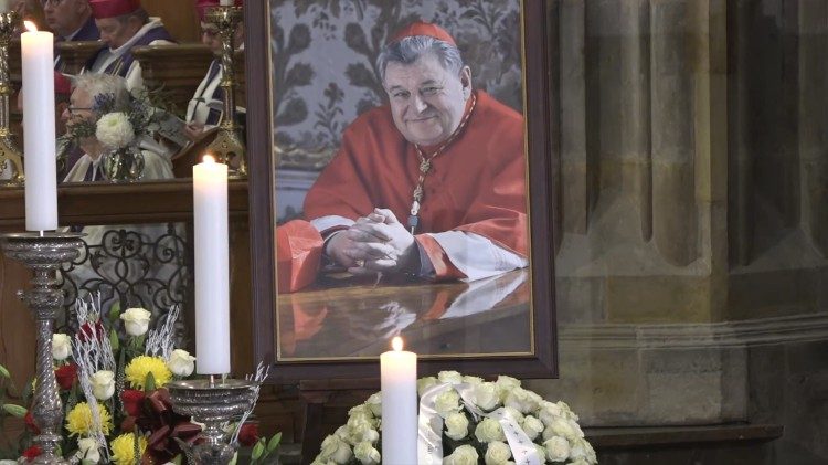 Las exequias del cardenal Duka en la catedral de Praga