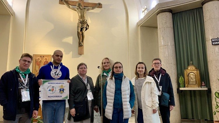 Группа из Новосибирска в часовне Радио Ватикана