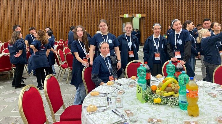 Die Ordensschwestern in der Audienzhalle