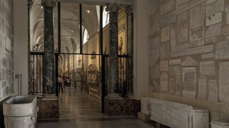 Уваход у Лапідарную галерэю ў комплексе Ватыканскіх музеяў