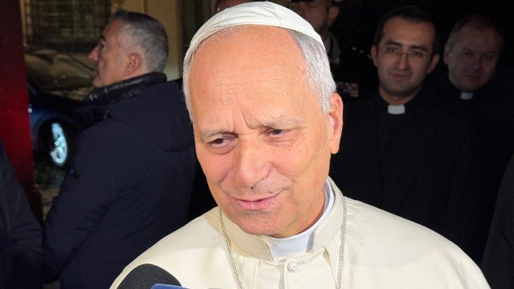 Der Papst vor Journalisten in Castel Gandolfo (Archivbild)
