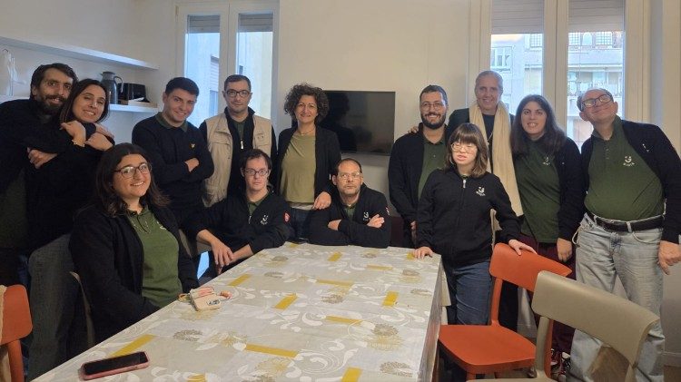 I giovani del progetto "Gioia" con Rosa Maria Bianco e Sabina Zanardi Landi 