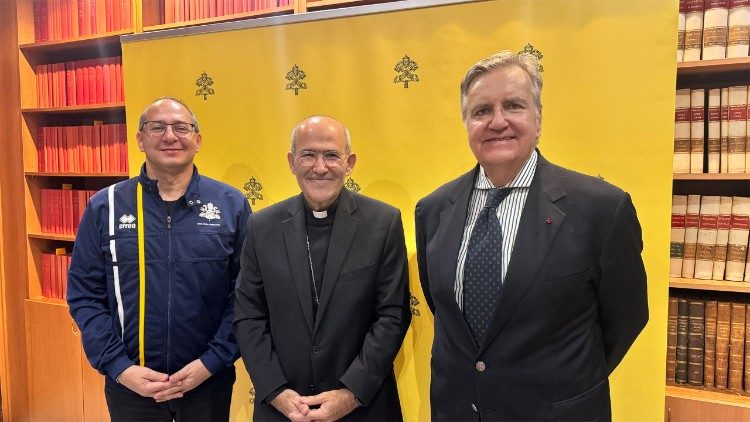 Il cardinale Tolentino de Mendonća con Mattei e La Vella