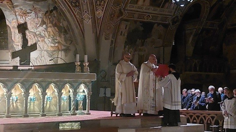 Il cardinale Zuppi celebra nella Basilica gremita da circa 200 vescovi 