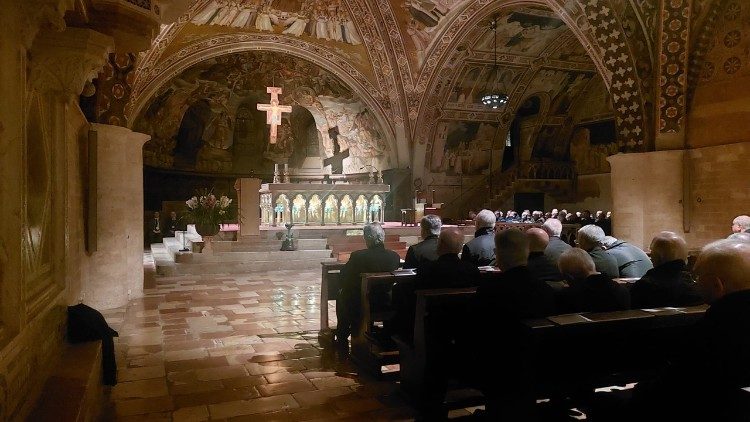 La celebrazione dei vespri e la preghiera per la pace ad Assisi