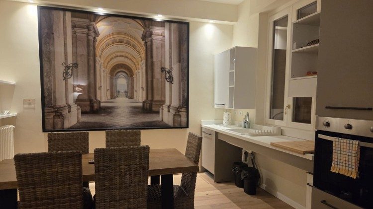 Un appartamento del progetto "Gioia", interamente accessibile e abbellito dalle foto di Massimo Listri