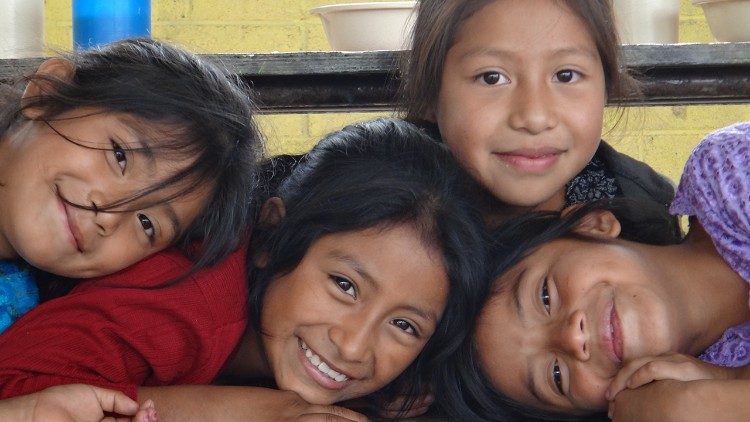 Alcuni bambini della scuola. Fonte: Sulla Strada OdV