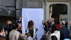  Թիֆլիսի մէջ բացուած է հայ մեծանուն քանդակագործ Երուանդ Քոչարին նուիրուած յուշատախտակ