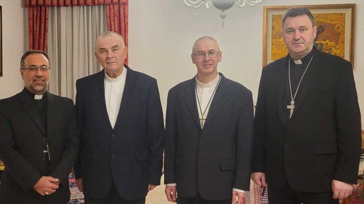 2025.11.20  due sacerdoti liberati in Belarus_  _Descrizione:_  _La Conferenza episcopale cattolica della Belarus esprime gratitudine per la liberazione dei sacerdoti: padre Henryk Akalotovich e padre Andrzej Yuchniewicz OMI_