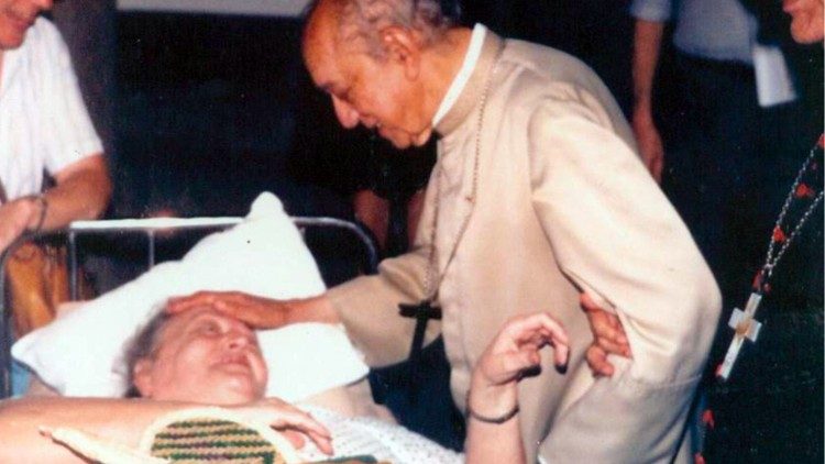Maria de Lourdes Guarda com Dom Hélder Câmara
