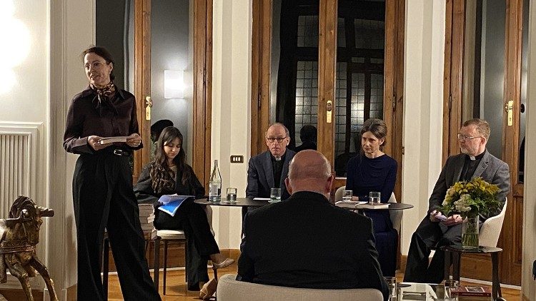 Botschafterin Manuela Leimgruber und die Teilnehmer der Gespräche