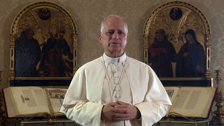 പാപ്പാ സന്ദേശം നൽകുന്നു 