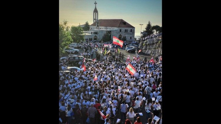 Поклонници посещават манастира и гробницата в Аная