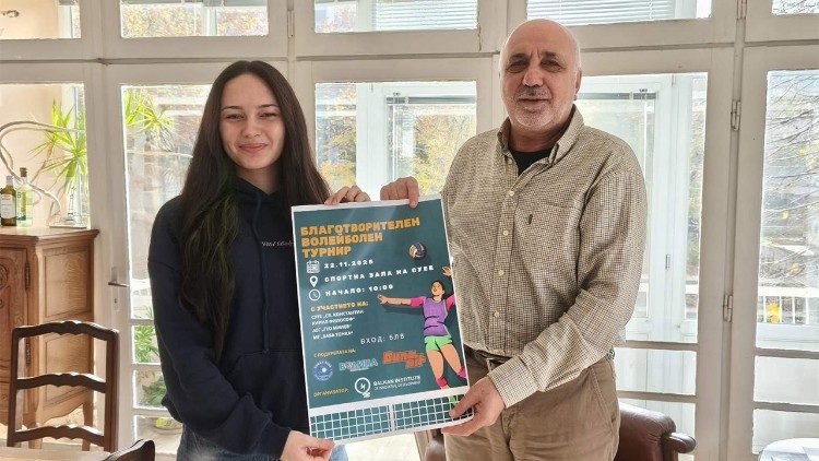 Изпълнителният директор на Каритас Русе с Айсу Селим