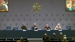 2025.11.25 Conferenza Satampa - presentazione della Nota sulla monogamia