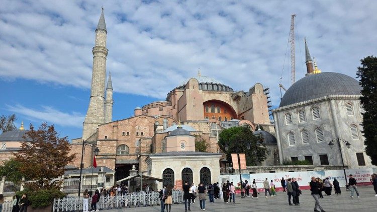 Współczesna Turcja jest państwem pełnym sprzeczności. 
