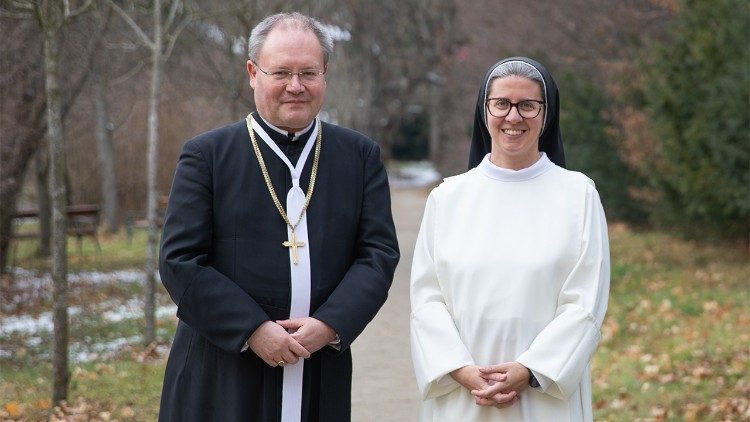 Neues Führungsduo: Sr. Franziska Madl (rechts) und Propst Anton Höslinger (links) stehen für die nächsten drei Jahre an der Spitze der Österreichischen Ordenskonferenz