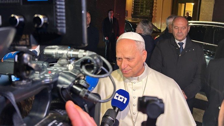 2025.11.25 कास्टेल गंडोल्फों में पत्रकारों के बाच संत पापा लियो 14वें