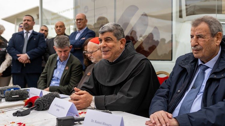 Påvemobilen som nu är en mobil barnklinik presenteras i Betlehem  på tisdagen foto: George Jaraiseh 