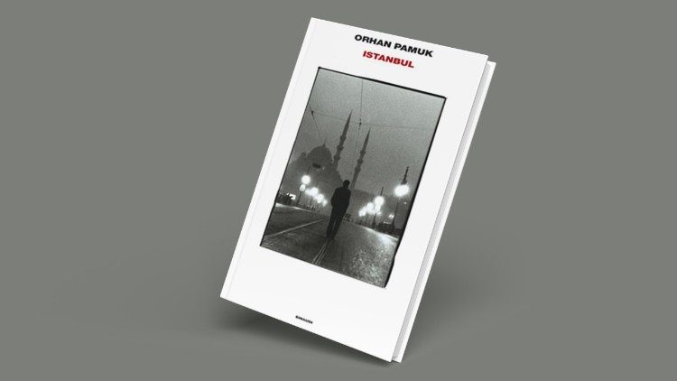La copertina di "Istanbul" di Orhan Pamuk