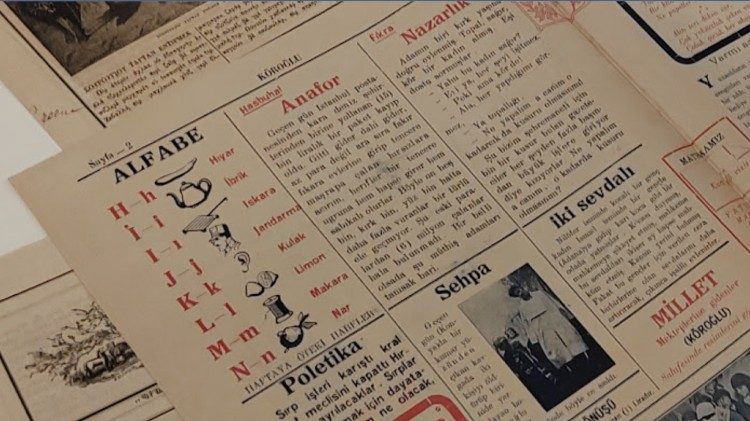 L'introduction du nouvel alphabet dans la revue Köroğlu.