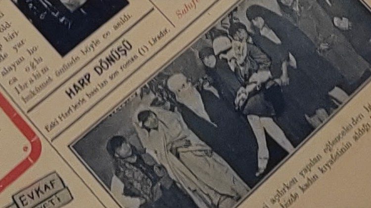 Una foto ritrae donne in abiti sia occidentali che tradizionali - Vatican News (P. Ondarza)