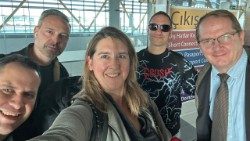 Christine Seuss (Mitte) und das Team von Radio Vatikan/Vatican News in Istanbul 