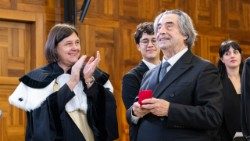 Il rettore Elena Beccalli e il Maestro Riccardo Muti all'inaugurazione dell'anno accademico