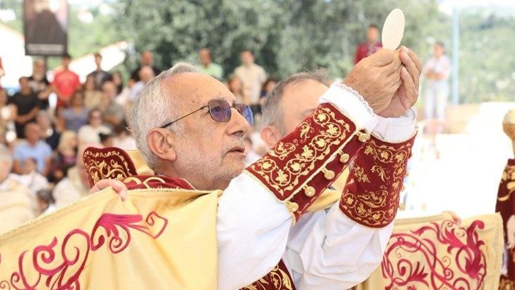 2025.10.01 Sua Beatitudine Minassian Consacrazione dell'olio