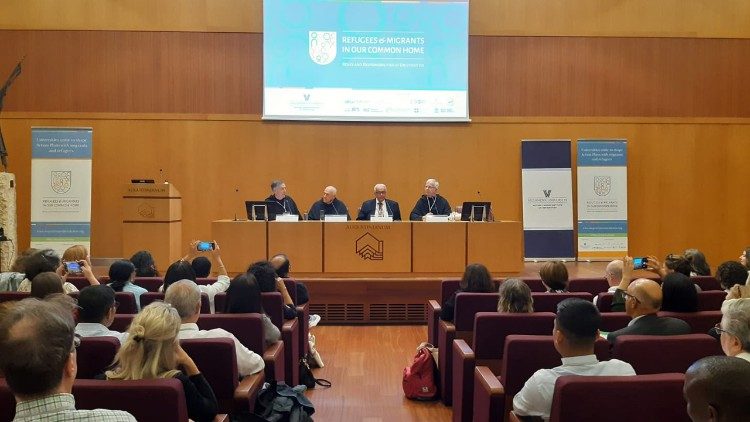 La conferencia "Refugiados y Migrantes en nuestra casa común", organizada por la Universidad de Villanova en el Augustinianum 