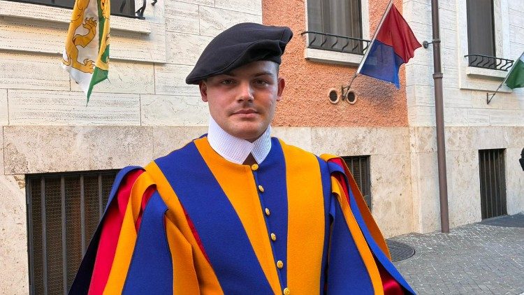 EIn neuer Gardist, der sich auf die Vereidigung vorbereitet